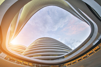 企業(yè)宣傳片制作中的構(gòu)圖拍攝藝術(shù)與攝影擴(kuò)印服務(wù)的協(xié)同價(jià)值